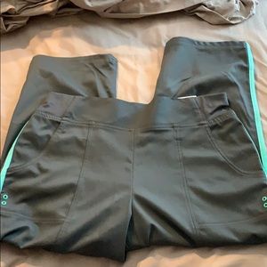 Women’s Athletic Capris